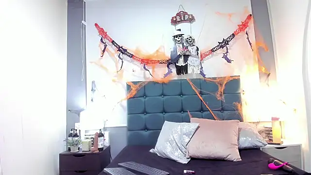 Snapshot of charlott_lens chatting on 10-30-25, 03:46 charlott lens online show from 10-30-25, 03:46