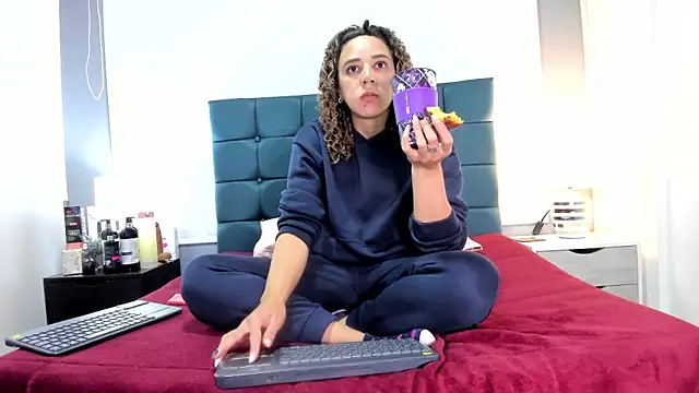 Snapshot of charlott_lens chatting on 11-18-25, 04:55 charlott lens online show from 11-18-25, 04:55