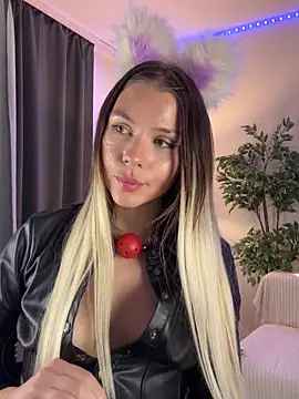 Snapshot of KittyKatyDream chatting on 02-06-25, 08:45 KittyKatyDream online show from 02-06-25, 08:45