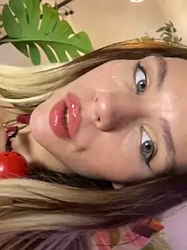 Snapshot of KittyKatyDream chatting on 03-14-25, 07:01 KittyKatyDream online show from 03-14-25, 07:01