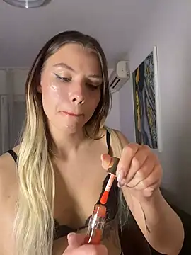 Snapshot of KittyKatyDream chatting on 03-19-25, 07:06 KittyKatyDream online show from 03-19-25, 07:06