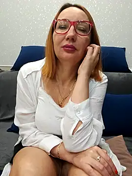 Snapshot of LybovNTV chatting on 10-17-25, 02:37 LybovNTV online show from 10-17-25, 02:37