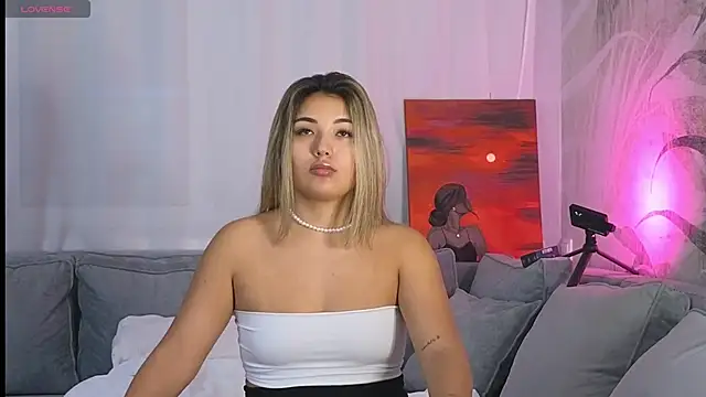 Snapshot of lily__foster chatting on 12-13-24, 02:21 lily foster online show from 12-13-24, 02:21