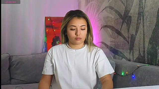 Snapshot of lily__foster chatting on 12-23-24, 02:28 lily foster online show from 12-23-24, 02:28