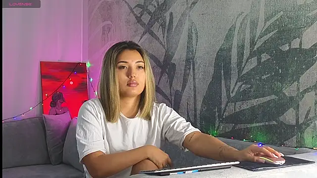 Snapshot of lily__foster chatting on 01-01-25, 06:26 lily foster online show from 01-01-25, 06:26