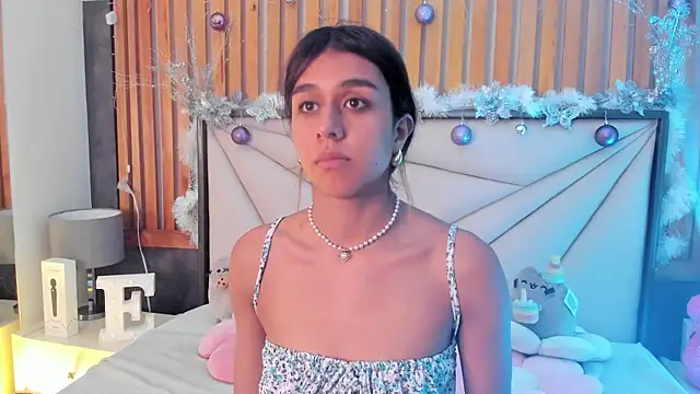 Emiily Scott1 online show from 12-05-24, 08:44