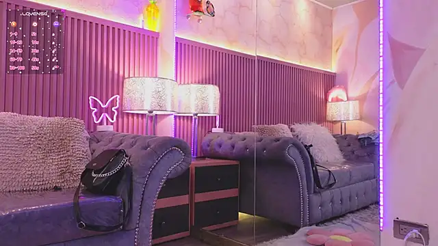 Emiily Scott1 online show from 12-10-24, 12:27