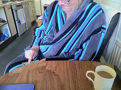 Snapshot of daddyflash chatting on 11-08-25, 12:38 daddyflash online show from 11-08-25, 12:38