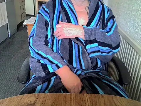 Snapshot of daddyflash chatting on 01-10-26, 10:39 daddyflash online show from 01-10-26, 10:39