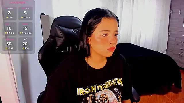 aliice walker  online show from 12-22-25, 03:09