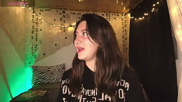 Snapshot of kisstarxxx chatting on 10-18-25, 04:04 kisstarxxx online show from 10-18-25, 04:04