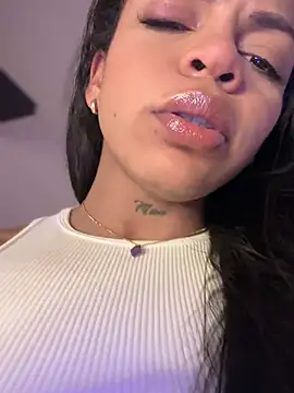 Snapshot of Charly_ chatting on 12-31-24, 01:04 Charly  online show from 12-31-24, 01:04