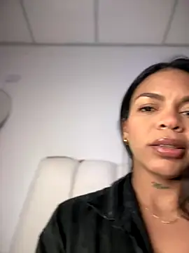 Snapshot of Charly_ chatting on 10-26-25, 01:44 Charly  online show from 10-26-25, 01:44