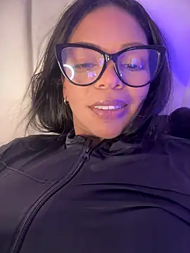 Snapshot of Charly_ chatting on 10-28-25, 03:43 Charly  online show from 10-28-25, 03:43