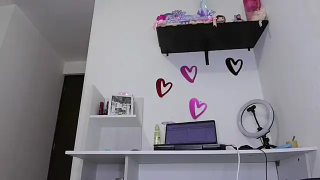 Snapshot of ari_sexy1 chatting on 10-01-25, 03:23 ari sexy1 online show from 10-01-25, 03:23