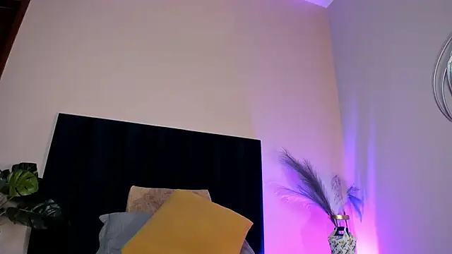 NoraDasilva online show from 11-22-25, 01:15