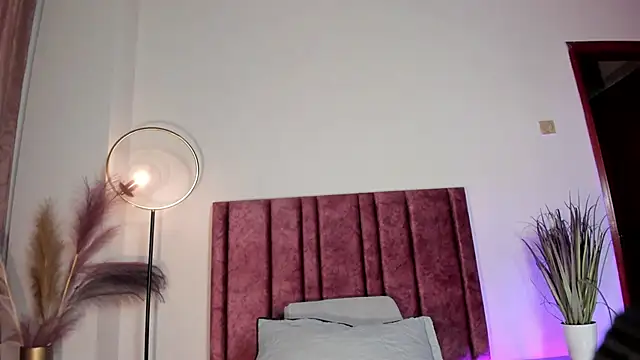 NoraDasilva online show from 03-04-26, 10:16