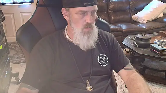 Snapshot of jimdacbin420 chatting on 10-05-25, 09:02 jimdacbin420 online show from 10-05-25, 09:02