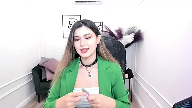 AnneTLi online show from 11-10-25, 07:35