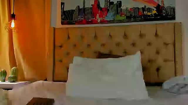 KeryHillson online show from 02-06-25, 03:31