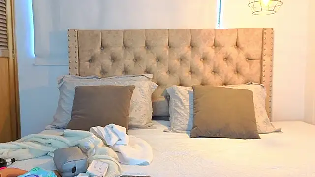 KeryHillson online show from 11-25-25, 11:54