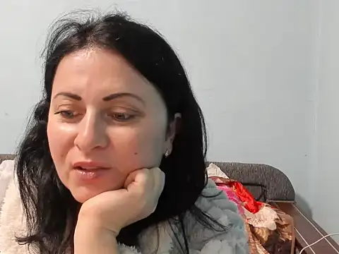 Snapshot of Lillian2 chatting on 01-03-25, 06:11 Lillian2 online show from 01-03-25, 06:11