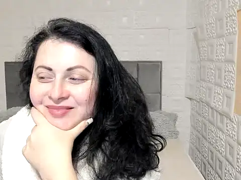 Snapshot of Lillian2 chatting on 02-16-25, 02:21 Lillian2 online show from 02-16-25, 02:21