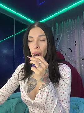 Queen of pain online show from 10-27-25, 07:56