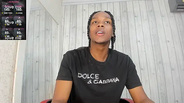 Snapshot of DominicSccott chatting on 02-08-25, 12:06 DominicSccott online show from 02-08-25, 12:06