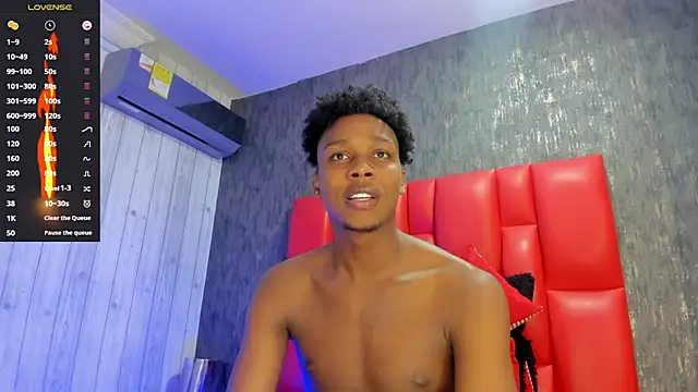 Snapshot of DominicSccott chatting on 03-07-25, 12:56 DominicSccott online show from 03-07-25, 12:56