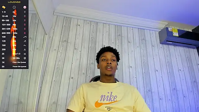 Snapshot of DominicSccott chatting on 03-08-25, 12:41 DominicSccott online show from 03-08-25, 12:41