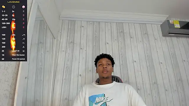 Snapshot of DominicSccott chatting on 03-10-25, 12:26 DominicSccott online show from 03-10-25, 12:26