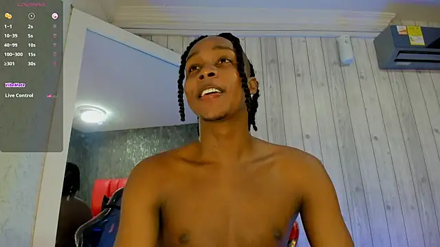 Snapshot of DominicSccott chatting on 09-09-25, 12:48 DominicSccott online show from 09-09-25, 12:48