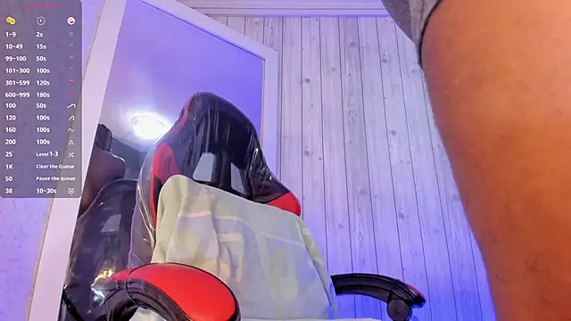 Snapshot of DominicSccott chatting on 11-13-25, 01:10 DominicSccott online show from 11-13-25, 01:10