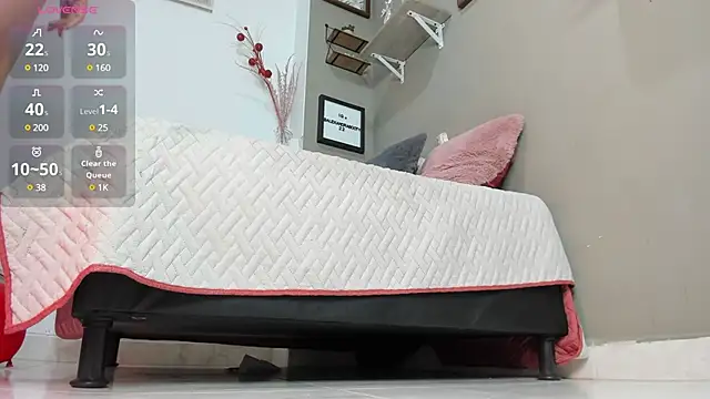 Snapshot of alexandrabootty chatting on 02-26-25, 11:04 alexandrabootty online show from 02-26-25, 11:04