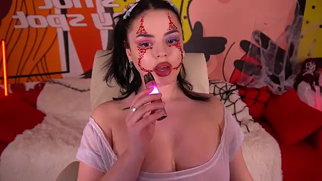 Daenerys Daenn online show from 10-31-25, 10:49