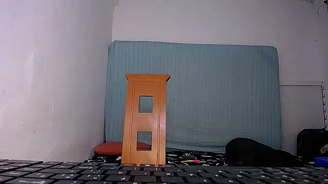 yselahot online show from 10-28-25, 06:10