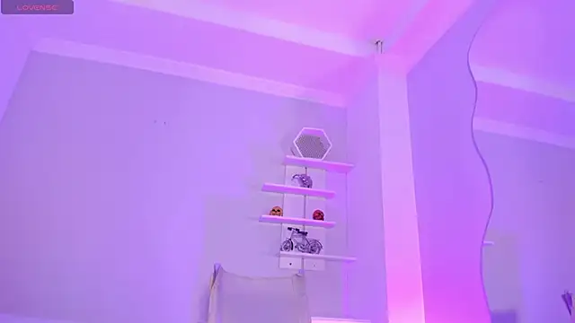 Snapshot of CamileHolmes chatting on 02-21-25, 05:35 CamileHolmes online show from 02-21-25, 05:35