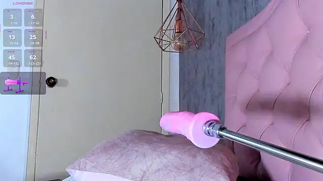 Snapshot of naomidibello chatting on 03-01-25, 07:37 naomidibello online show from 03-01-25, 07:37