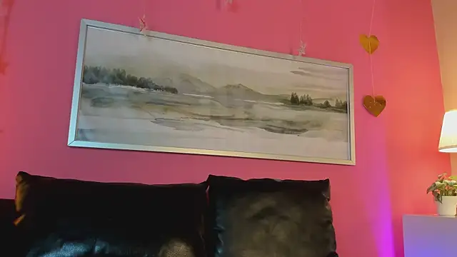 Tiffanysurez  online show from 09-10-25, 09:15