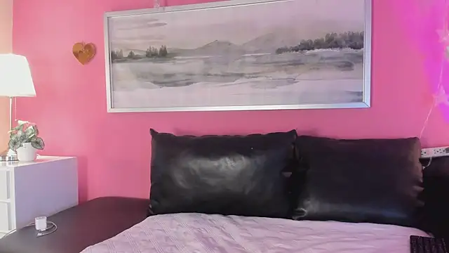 Tiffanysurez  online show from 10-02-25, 09:11