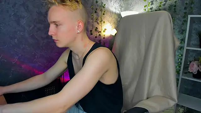 Snapshot of AlexxSweet chatting on 12-29-24, 07:17 AlexxSweet online show from 12-29-24, 07:17