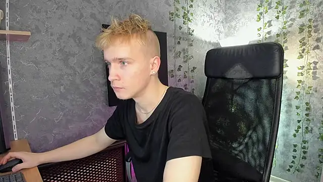 Snapshot of AlexxSweet chatting on 01-05-25, 06:56 AlexxSweet online show from 01-05-25, 06:56