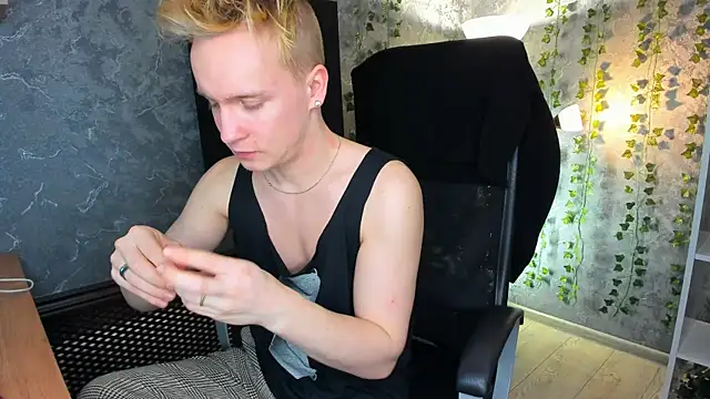 Snapshot of AlexxSweet chatting on 01-17-25, 07:30 AlexxSweet online show from 01-17-25, 07:30