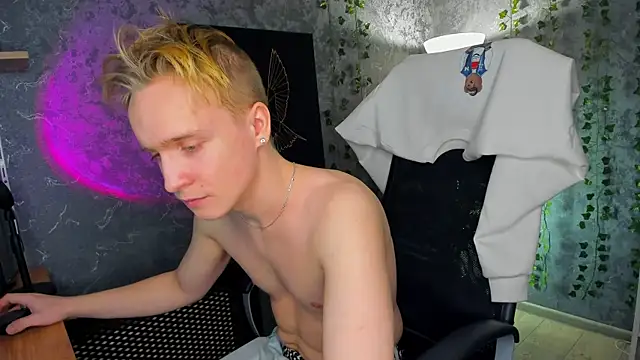 Snapshot of AlexxSweet chatting on 01-24-25, 08:55 AlexxSweet online show from 01-24-25, 08:55