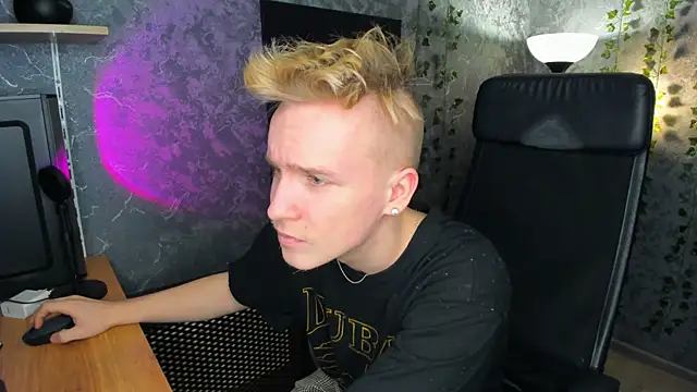 Snapshot of AlexxSweet chatting on 02-08-25, 06:43 AlexxSweet online show from 02-08-25, 06:43