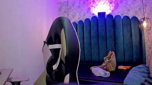 nalalye cruzz  online show from 10-23-25, 03:06