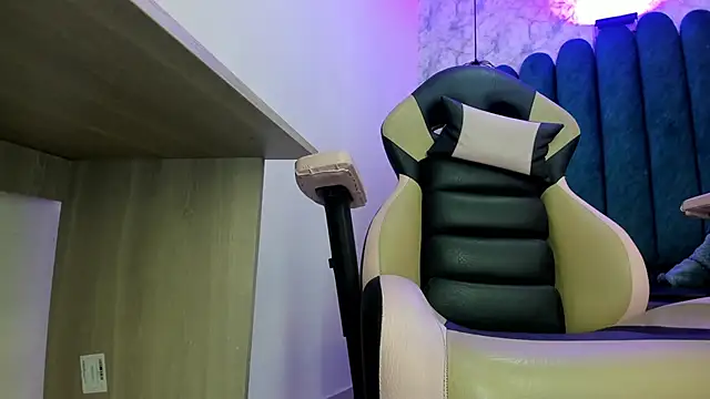 nalalye cruzz  online show from 11-28-25, 03:09