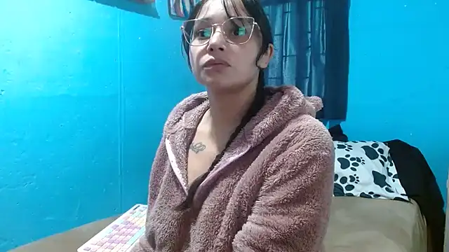 Snapshot of clarisse69 chatting on 01-27-25, 10:27 clarisse69 online show from 01-27-25, 10:27