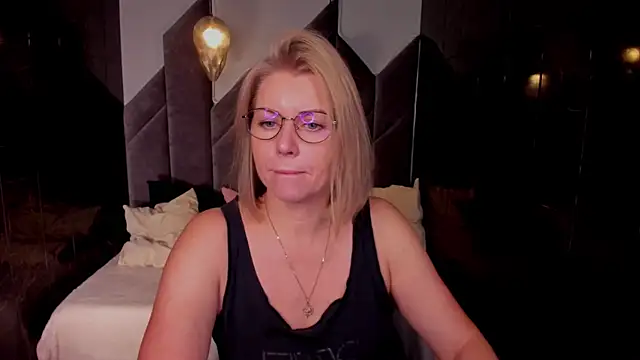 Annie Light online show from 10-16-25, 05:52